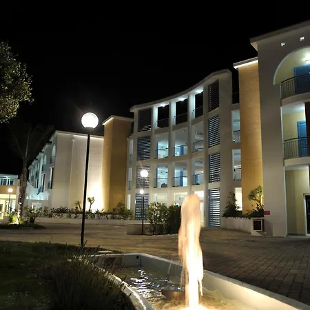 Szálloda Toccacielo Village 4*