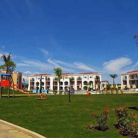 Szálloda Toccacielo Village 4*