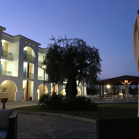 Toccacielo Village Szálloda