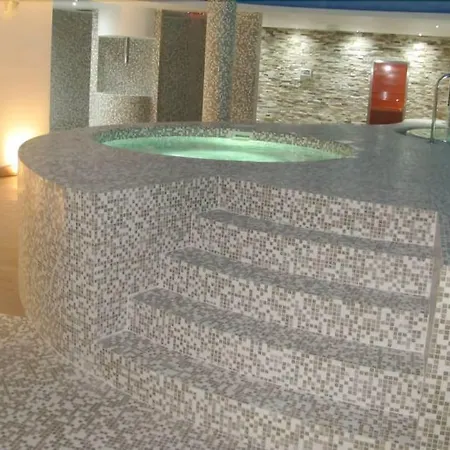 Toccacielo Village فندق