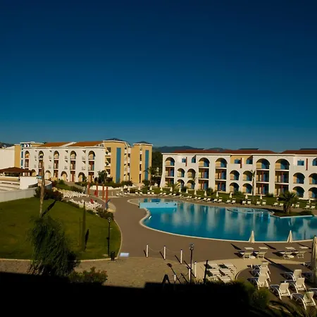 Toccacielo Village فندق