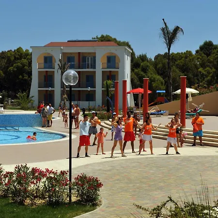 Toccacielo Village 4*